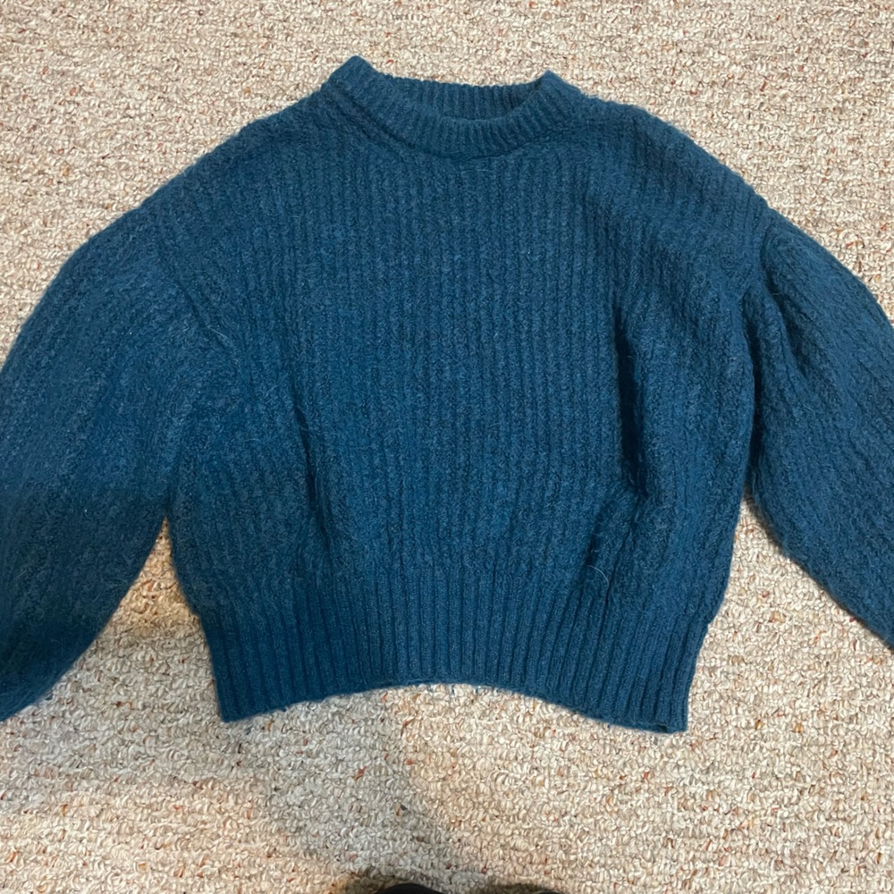 Bubble sleeve cropped blue sweater